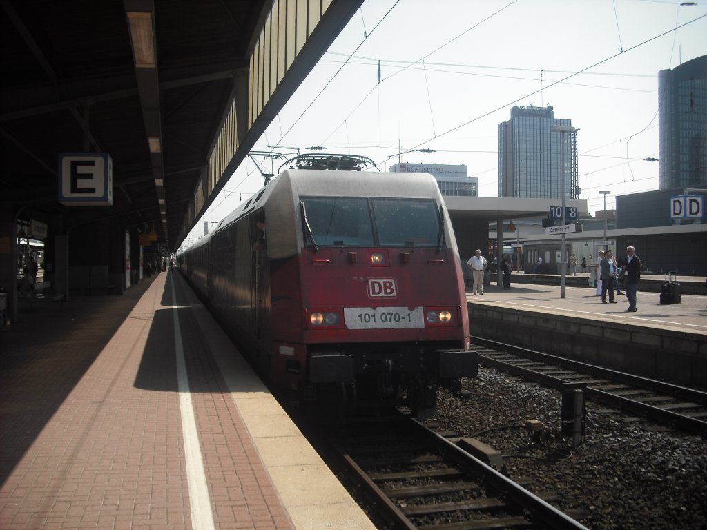101 070 die Adler Mannheim  steht mit IC 2133 im Bahnhof Dortmund am 2.09.2011