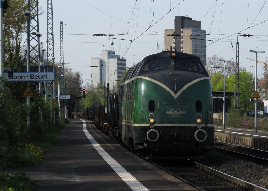220 053,die Brohler V200,fuhr am 6.4.11 durch den Bahnhof Bonn-Beuel.
