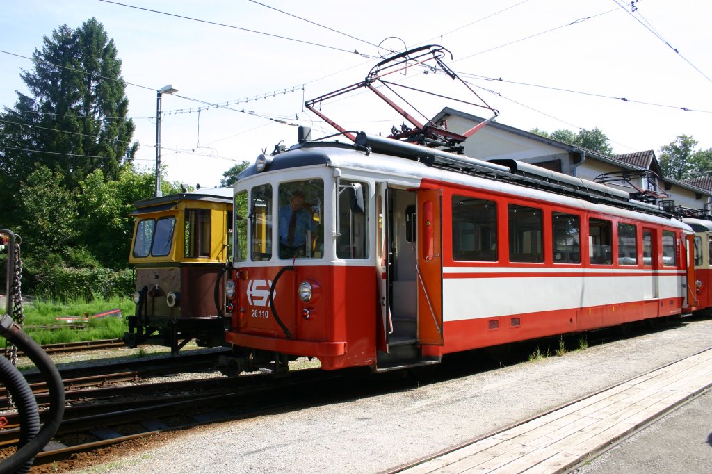 26 110 und 26 104 stehen am 29.07.09. im Bahnhof von Attersee.