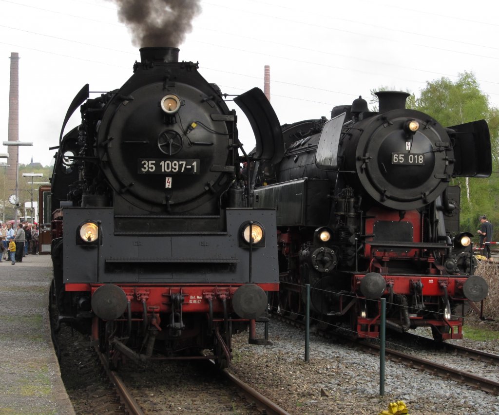 35 1097 und 65 018 am 16.4.2011 im Eisenbahnmuseum Bochum-Dahlhausen.