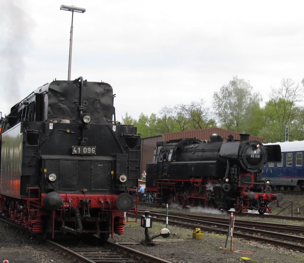 41 096 und 65 018 am 16.4.2011 im Eisenbahnmuseum Bochum-Dahlhausen.
