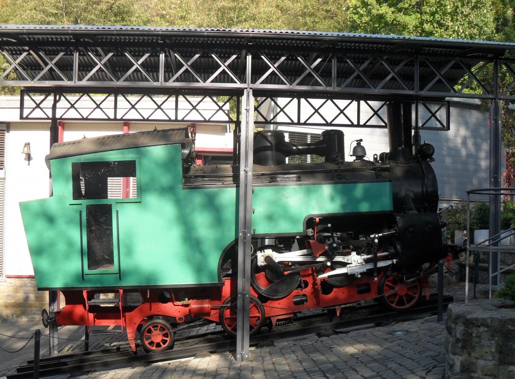 Die alte Dampflokomotive der Drachenfelsbahn.