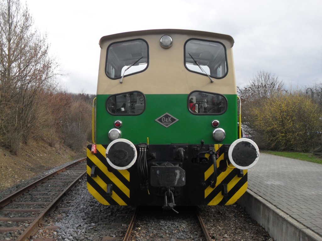 Die Lokomotive D2 stand am 3.4.10 im Bahnhof Engeln der Brohltalbahn.