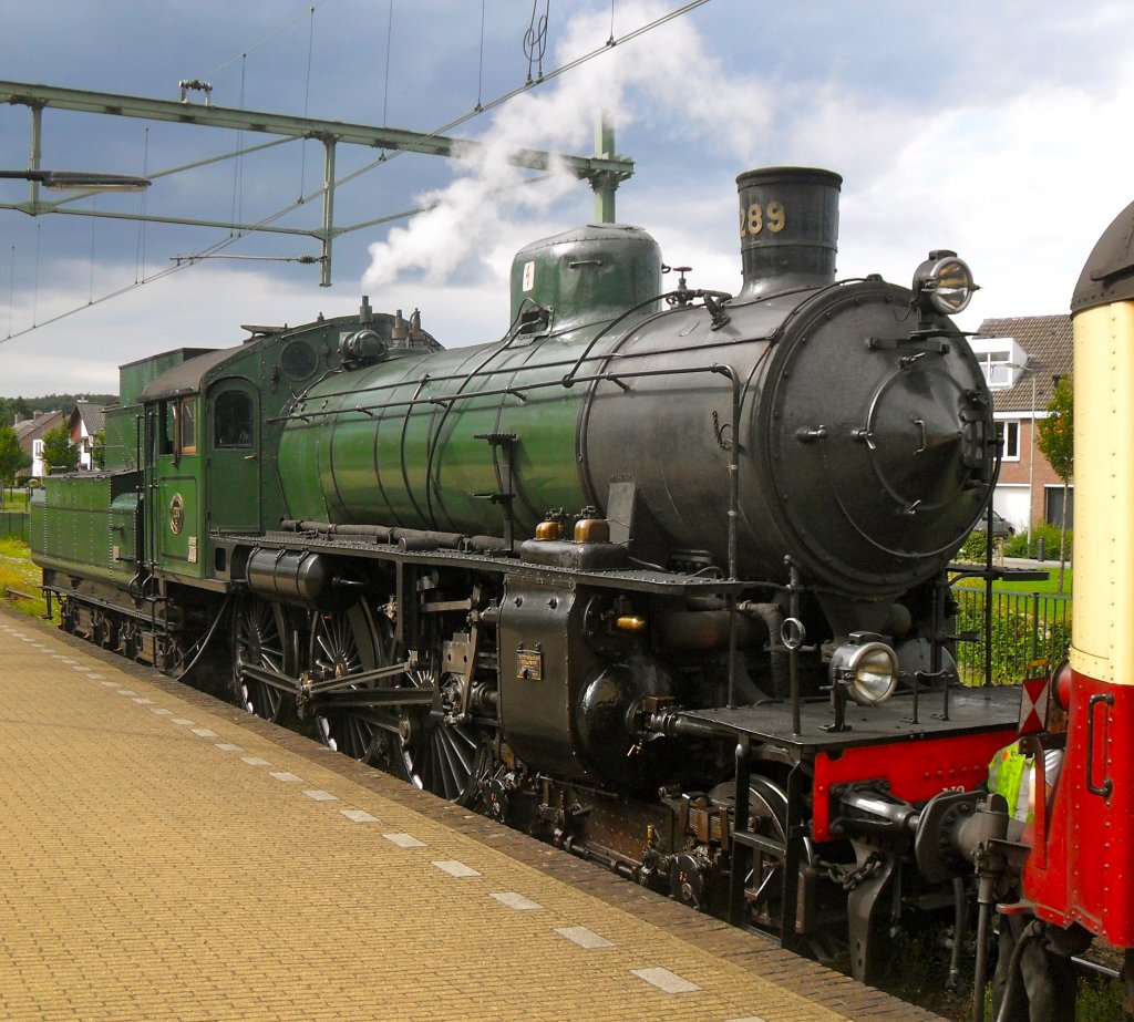 Die Schwedische Dampflokomotive B1289 der ZLSM macht schon einiges her!Gesehen im Sommer 2010 im Bahnhof Valkenburg(NL).