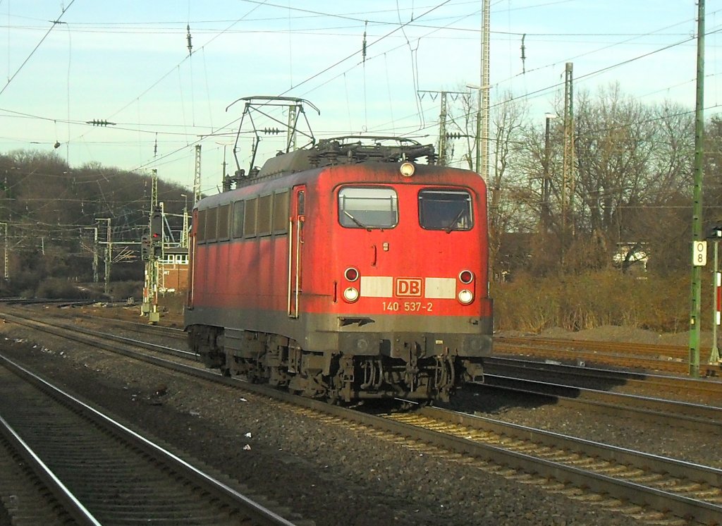 E40 537 im modernen DB-Rot am 9.2.11 in Kln West.