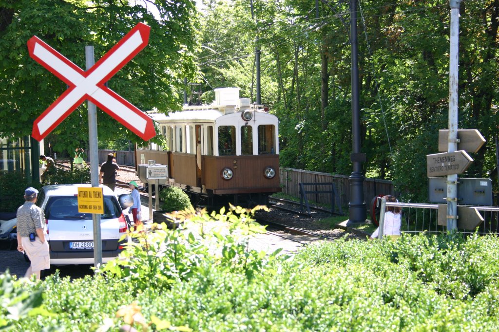 Ein Triebwagen der Rittnerbahn am 28.06.07. auf dem Ritten.