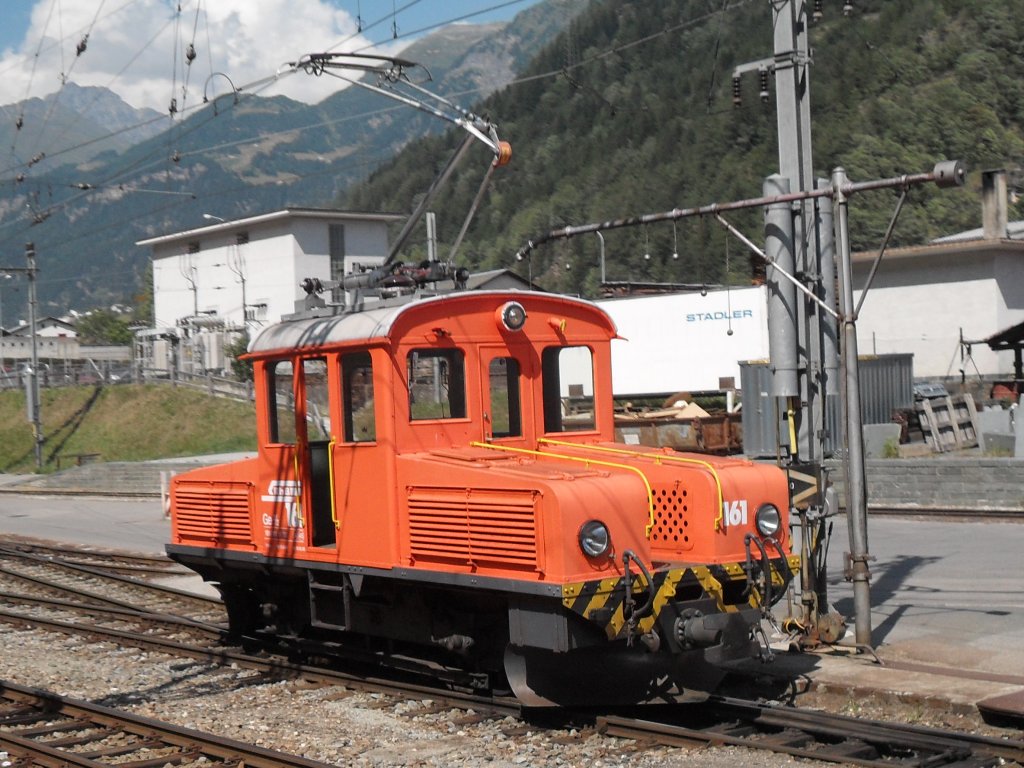 Ge 2/2 161 steht am 20.07.10. im Bahnhof von Poschiavo.