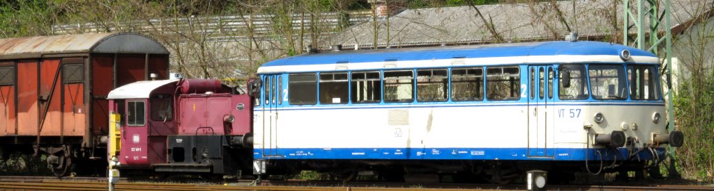 Hochwaldbahn VT57 am 10.4.2011 im Bahnhof Linz(Rheinl.).