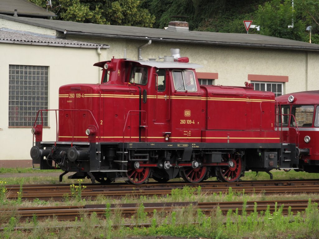 V60 109-4 am 23.6.2011 bei Linz( Rhein ). Kasbachtalbahn.