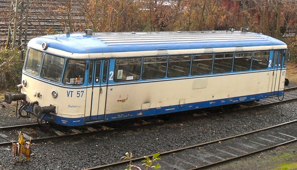 VT798 (Hochwaldbahn VT57) im Herbst 2010 in Linz am Rhein.