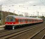 DB 110 418-1 mit N-Wagen am 1.4.11 im Bahnhof Dren.