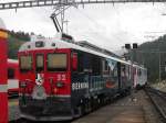 triebwagen/108652/abe-44-52-und-51-koppeln ABe 4/4 52 und 51 koppeln sich am 23.07.10. im Bahnhof von St. Moritz gerade an den BEX nach Tirano.